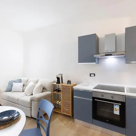 Beachfront, New & Modern Apartment, Murta Maria Appartement *